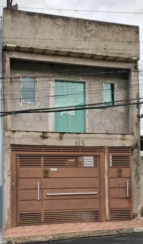 Sobrado com três casas