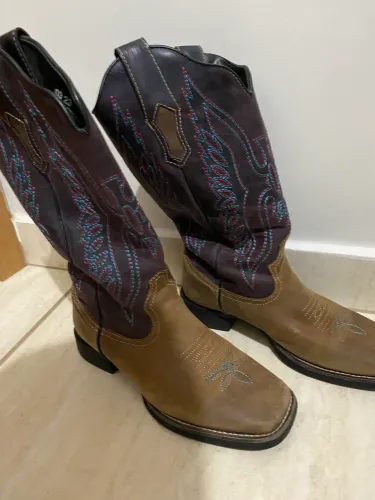 Vende-se texana tamanho 36(veste 37)