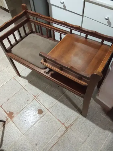 Banco de Telefone Antigo em Madeira