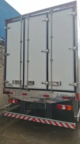 Baús para transporte de carga com necessidade de controle de temperatura. 