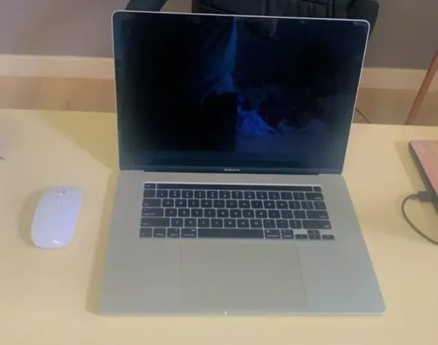 Apple MacBook Pro 16" A2141 - Core i7 | 16GB RAM | 512GB SSD | Retina