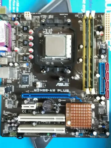 Kit Placa-mãe Asus M2N68- AM Plus + processador + memórias
