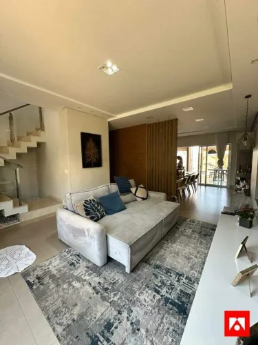 Sobrado à Venda no Condomínio Residencial Imigrantes em Nova Odessa com 2 quartos (3 suíte