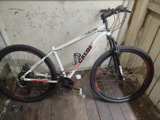 Bicleta kaloi aro 29 muito boa pra trabalhar fazer trilhas
