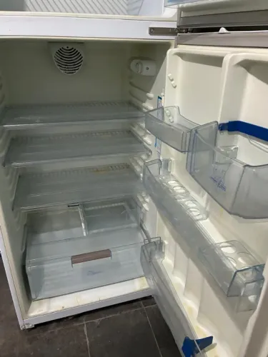Geladeira Continental grande 380l, com defeito