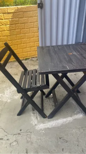 Mesa de madeira para bar
