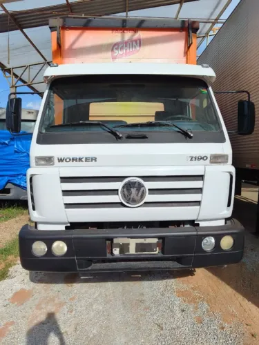 Volkswagen 17-190 E WORKER 2p Baú