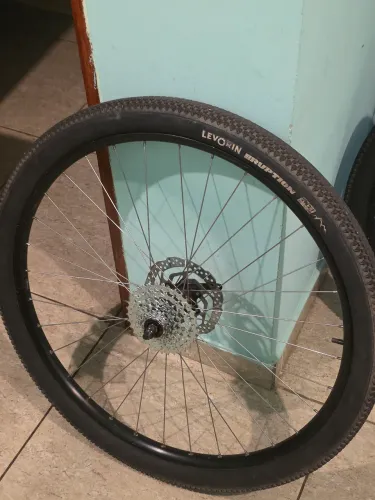 Par de Aros 29 Com disco Shimano Completos + Peças Seminovas