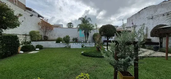 CASA COM 2 QUARTOS NA VILA ZÉLIA EM AMPLO TERRENO EM LORENA-SP