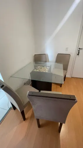 Conjunto de mesa com 4 cadeiras