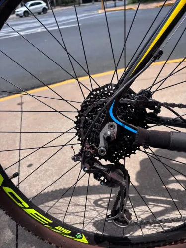 Bicicleta Mountain Bike