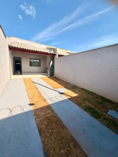 CASA NOVA, COM ZERO DE ENTRADA , 2 QUARTOS COM SUITE E CHURRASQUEIRA,  NO RES. DELA PENNA
