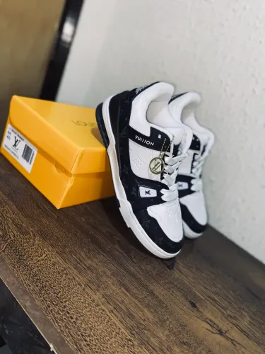 Tênis LV Trainer Low Denim Noir - Preto/Branco