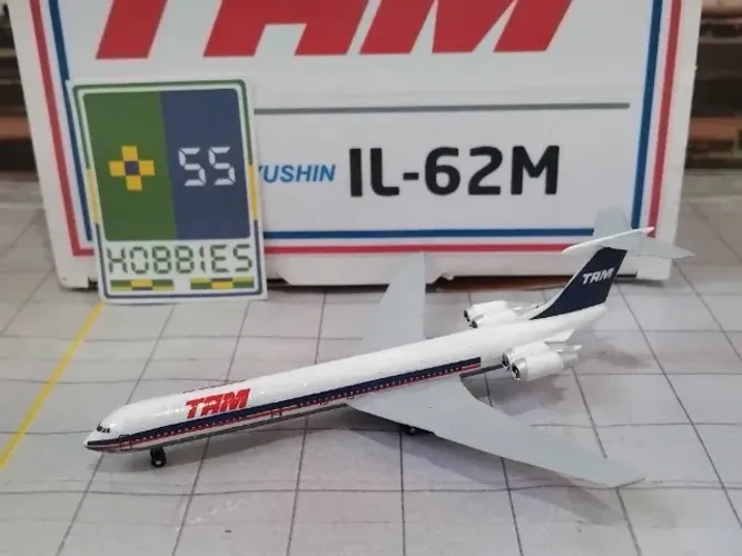 Miniatura Avião Artesanal 1/500 TAM Ilyushin Il-62M