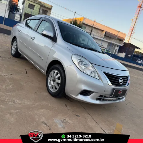 Nissan Versa SV 1.6 16V Flex Fuel 4P Mec. 2013