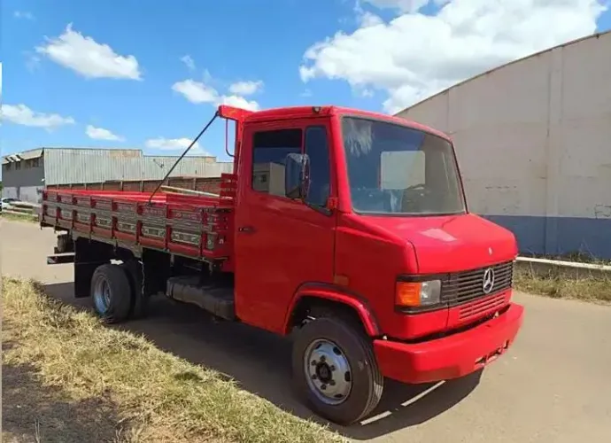 Vendo caminhão mb 750