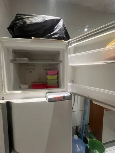 Geladeira usada.