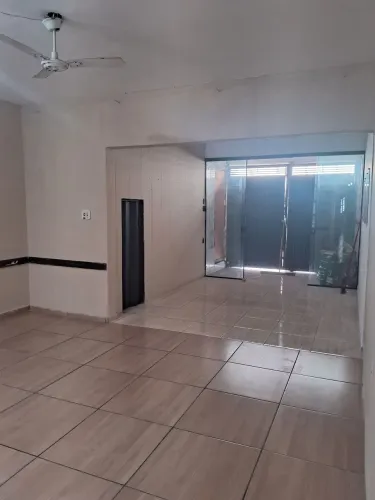 Alugo salão c banheiro ,apenas comercial