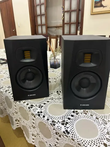 Par de Monitores ADAM Audio T5V 5? - Bivolt - Excelente Estado