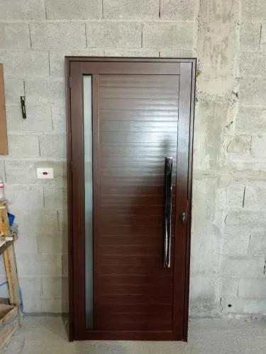 PORTA LAMBRIL DE ALUMÍNIO COM PINTURA AMADEIRADA 3D E PUXADOR E VIDRO