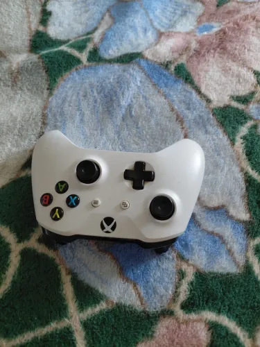 Xbox One S 1TB + Controle Original - Usado Bom