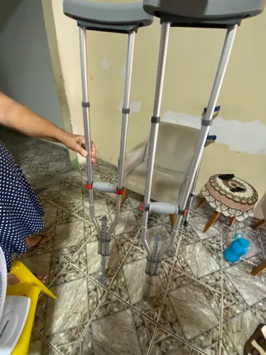 Muletas de Alumínio Reguláveis Novas 