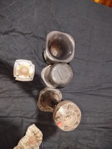 Vendo 3 corneta e 1 tweeter tudo junto estão queimados