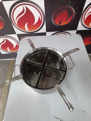 Espagueteira cozedor de massas industrial, também conhecido como panela cozi-pasta. 