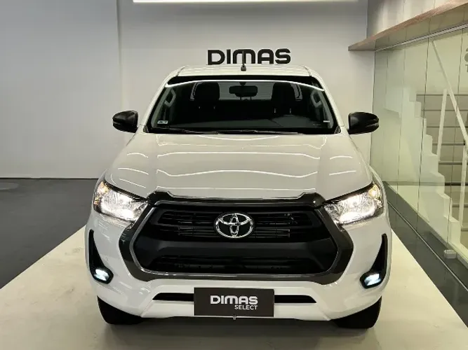 Toyota Hilux CD SR 4X4 2.8 TDI Diesel Aut. 2025