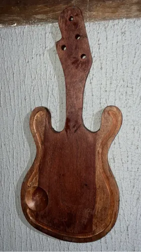 Tábua de Madeira - Formato de violão/guitarra
