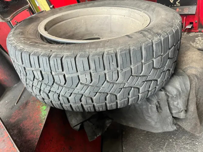 Par de pneu remold 205/60/15 R$270 o par