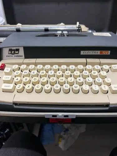 Máquina de Escrever Elétrica Smith-Corona Electra 120 Vintage