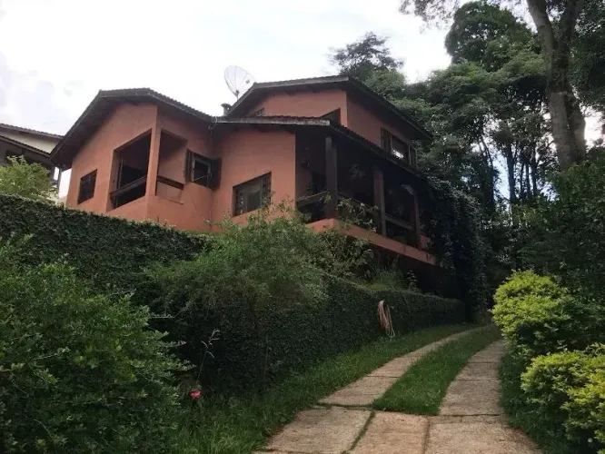 Casa à Venda no Condomínio Haras El Paso - 3 Quartos, 2 Suítes e Acesso à Represa - Vila M