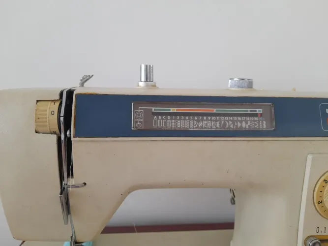 Maquina de costura R$ 250.00