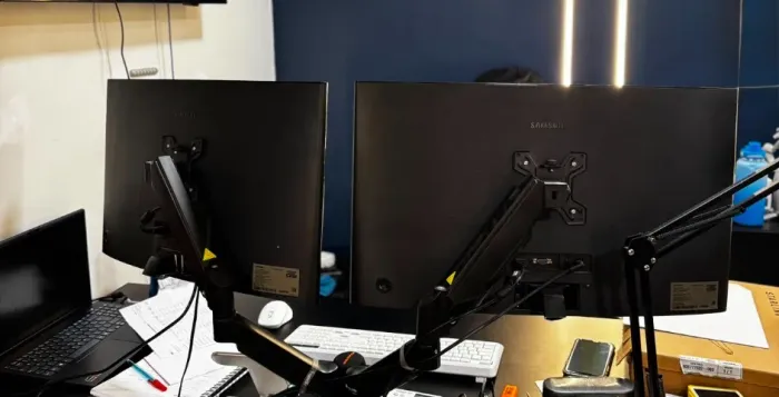 KIT DUAL SAMSUNG CURVO 27" + BRAÇO ARTICULADO