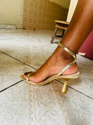 Salto Elegante Dourado