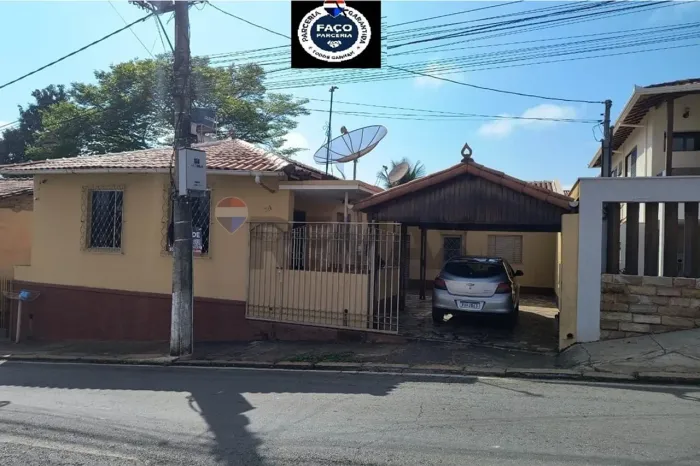 Casa a venda no centro de Brumadinho-MG
