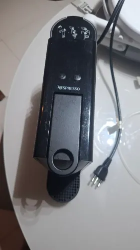 Cafeteira Nespresso Essenza Mini Preta - Bom Estado