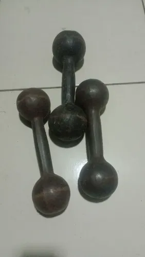 Halteres pra treinos 2 de 5kg e um de 6kg