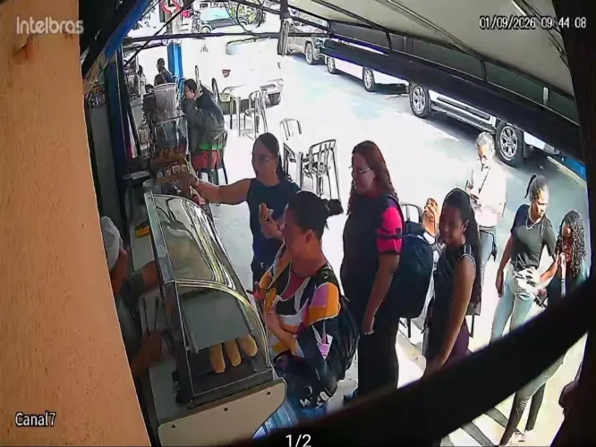 Lanchonete em pleno funcionamento.