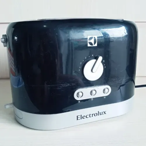 Torradeira elétrica Electrolux  em aço top de linha 220v 730w   