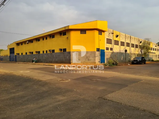 Galpão 12 Salas a Venda, 3.199,38m² - Zona Norte - Riberião Preto sp