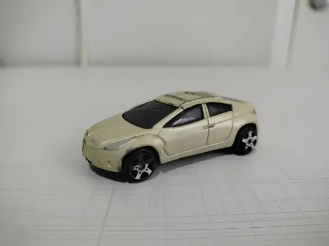 Miniatura '01 Pontiac Rev Concept Maisto 1/64 Creme