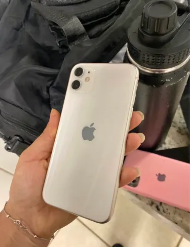 Vendo esse celular iPhone 11 