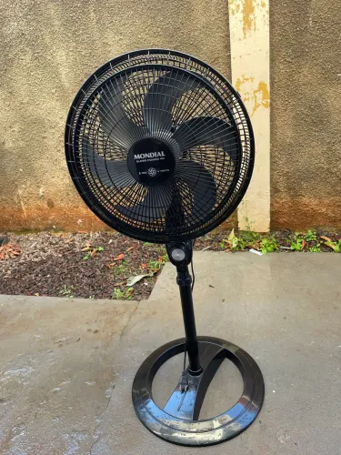 Ventilador Mondial Preto 