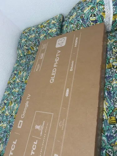 Tv TCL 43 polegadas Na caixa ,Nunca usada com nota fiscal. Aceita cartão