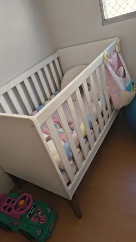 Berço de bebê usado