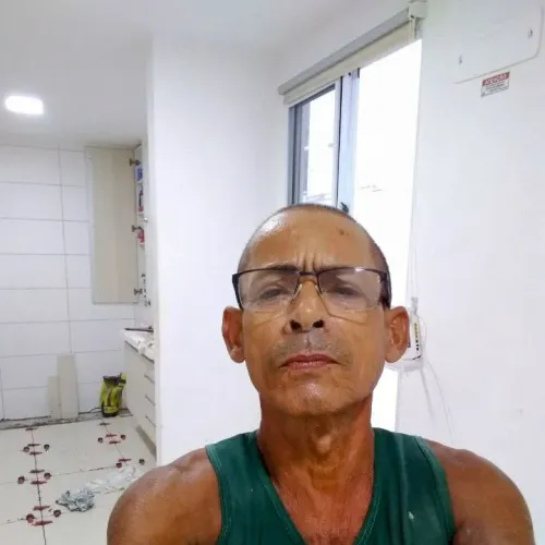 Pedreiro disponível no santa Maria