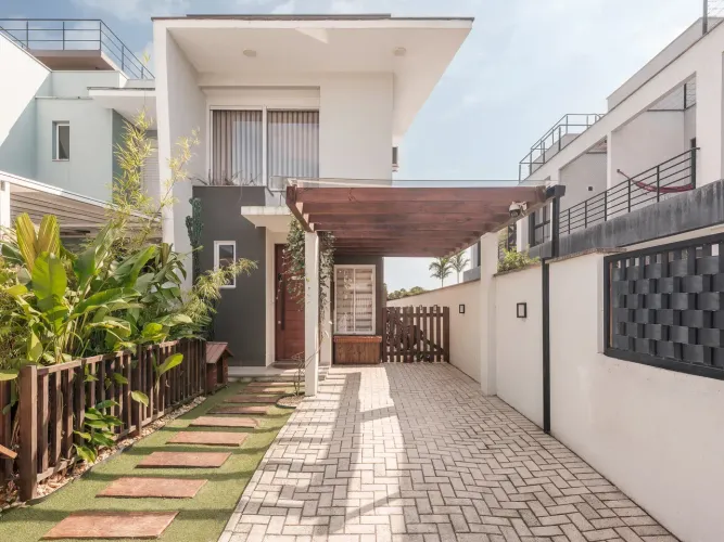 Casa para venda tem 160 metros quadrados com 3 quartos em Campeche - Florianópolis - Santa
