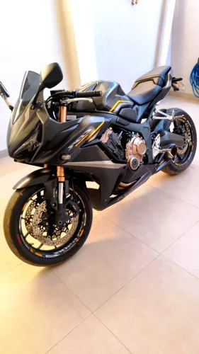 CBR 650R 2022 - Impecável